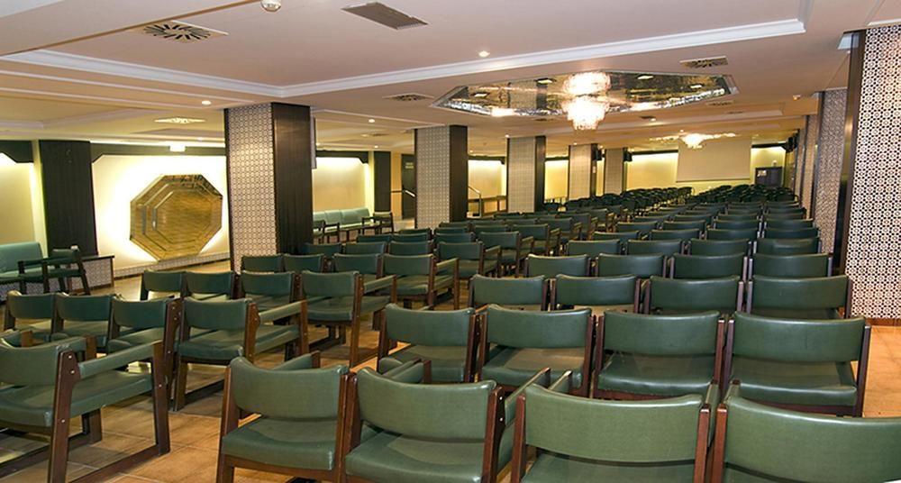 Hotel Apartamentos Bajondillo 토레몰리노스 외부 사진 The interior of the mosque