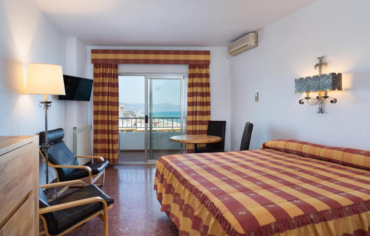 Hotel Apartamentos Bajondillo 토레몰리노스 외부 사진 Room at a hotel in Ibiza