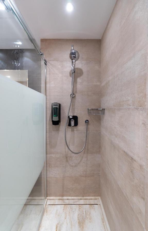 Hotel Apartamentos Bajondillo 토레몰리노스 외부 사진 Shower