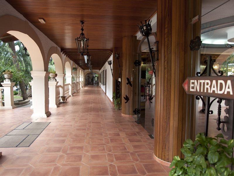 Hotel Apartamentos Bajondillo 토레몰리노스 외부 사진 Entrance to the hotel
