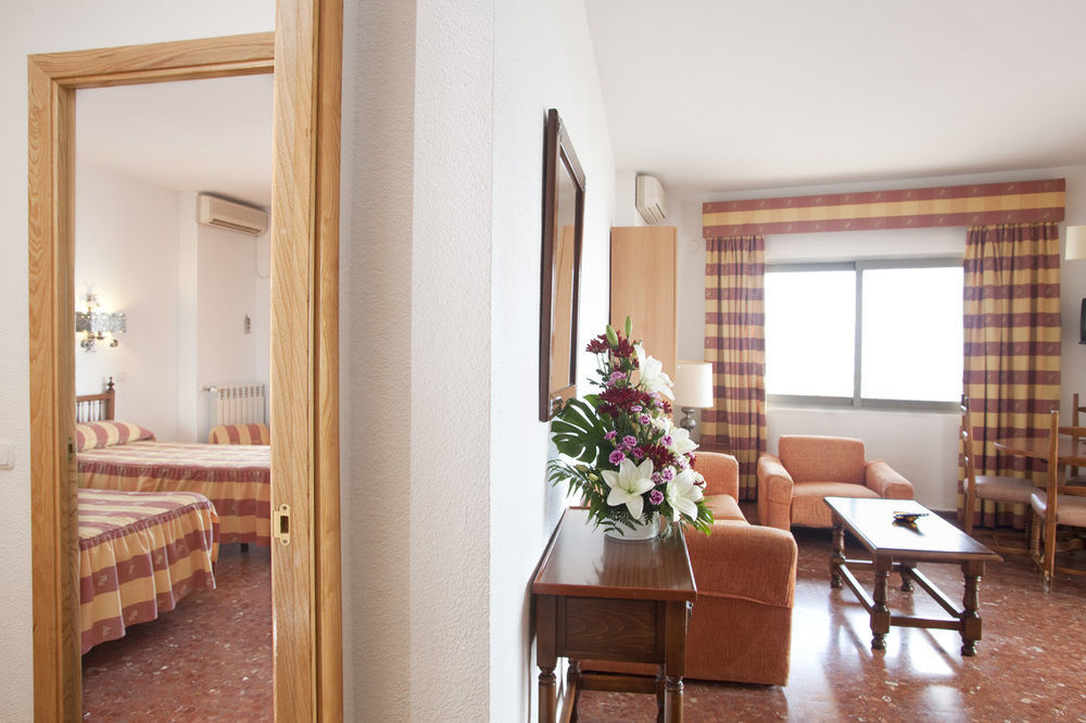 Hotel Apartamentos Bajondillo 토레몰리노스 외부 사진 Room in a hotel