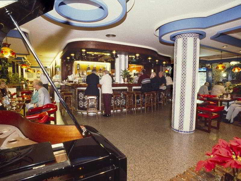 Hotel Apartamentos Bajondillo 토레몰리노스 외부 사진 Interior of the restaurant