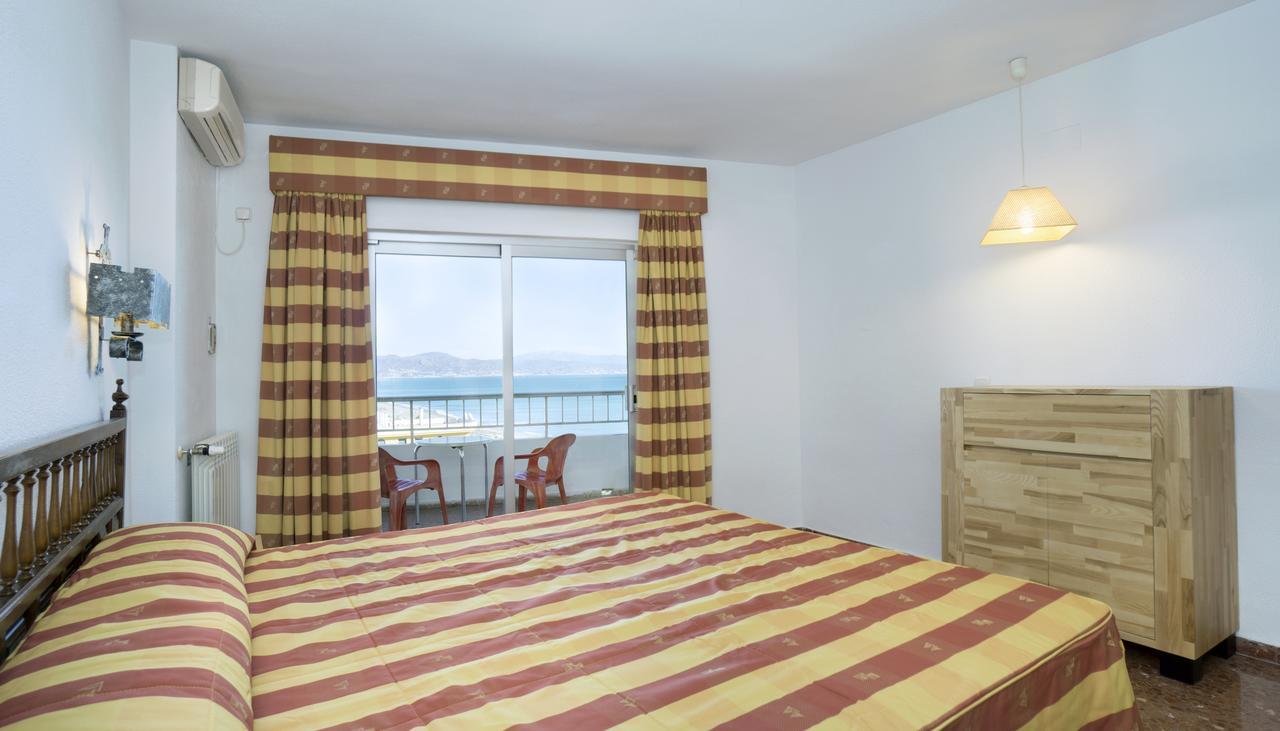 Hotel Apartamentos Bajondillo 토레몰리노스 외부 사진 Bedroom with sea view