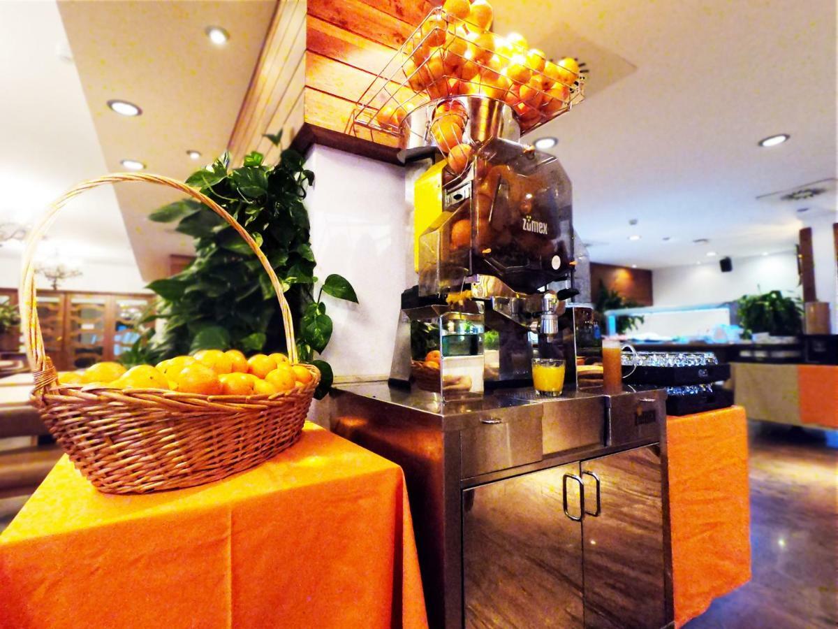 Hotel Apartamentos Bajondillo 토레몰리노스 외부 사진 "Orange juice is good for health"