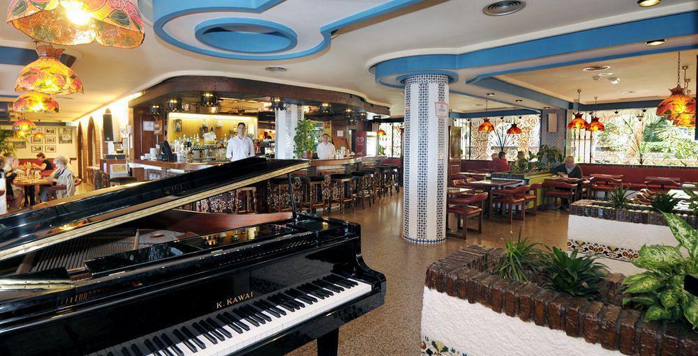 Hotel Apartamentos Bajondillo 토레몰리노스 외부 사진 The interior of the hotel
